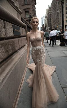 This deep champagne dress by Inbal Dror puts a unique twist on the classic wedding gown. Image: Ivory Inbal Dror Wedding Dresses, Inbal Dror, 2016 Wedding Dresses, Wedding Dress Train, Kitenge, فستان سهرة, Fall Wedding Dresses, 인물 사진, Gorgeous Gowns