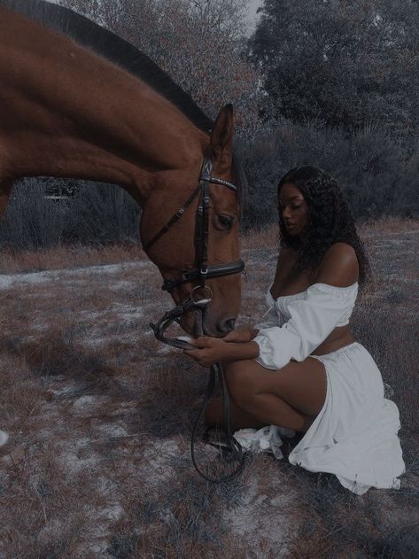 Horse Photoshoot Ideas, Cowgirl Photoshoot, Horseback Riding Outfits, Black Cowboys, Black Cowgirl, Beautiful Photoshoot Ideas, Birthday Fits, Cowgirl Aesthetic, Black Goddess