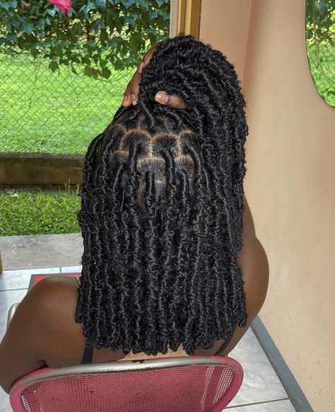 Short Bohemian Goddess Faux Locs, Soft Locs With Curls Short, Short Soft Faux Locs, Soft Locs On Short Hair, Short Fox Locs Hairstyles, Bohemian Soft Locs Bob, Shoulder Length Soft Locs, Fox Locs Hairstyles, Soft Locs Short