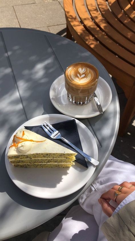 Cake And Coffee Aesthetic, Coffee And Cake Aesthetic, Coffee Lover Cake, Coffee Cake Aesthetic, Coffee Aesthetic Mornings, Coffee Break Aesthetic, Coffee Morning Aesthetic, Caffe Aesthetic, Cafe Outside