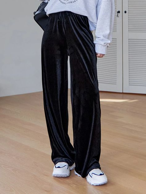 DAZY Drawstring Waist Velvet Pants | SHEIN USA Velvet Sweatpants Outfit, What To Wear With Velvet Pants, Shein Outfit Winter, Velvet Pants Outfit Casual, Velvet Jeans Outfit, Dazy Shein Outfit, Velvet Pants Outfit Winter, Casual Straight Leg Velvet Pants, Black Velvet Pants Outfit