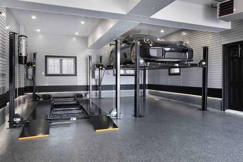 Updated Garage Interior, 3 Car Garage Interior, Car Workshop Ideas, Garage Colors Wall Ideas, Garage Car Workshop, Tiny Garage, Auto Workshop, Garage Car Lift, Garage Design Interior