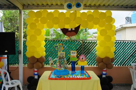 Sponge Bob Squarepants Birthday Party Ideas | Photo 2 of 13 | Catch My Party Spongebob Balloon Arch, Minion Birthday Party Ideas, Yellow Birthday Party, Spongebob Squarepants Party, Spongebob Face, Spongebob Birthday Party Decorations, Yellow Birthday Parties, Bob Sponge, Spongebob Birthday Party