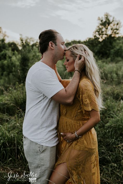 Jesse Salter Photography, Fall Maternity Photos, Maternity Photography Poses Outdoors, Foto Kids, Outdoor Maternity Photos, Maternity Photography Poses Couple, Pregnancy Photos Couples, Maternity Photography Outdoors, Maternity Photography Couples