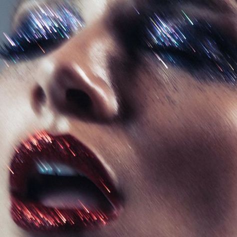 Thanks to Pat McGrath's ongoing glitter trend, the sparkly lip and eye combo is going strong. Style it with fishnets and lingerie to get Frank N. Furter's signature look. By @daniel _alvaradol 70s Makeup, The Rocky Horror Picture Show, Horror Picture Show, Riot Grrrl, Rocky Horror Picture Show, Rocky Horror Picture, Studio 54, Rocky Horror, Shooting Photo