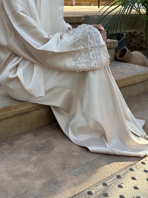 Luxury handwork beaded abaya. Can be worn open or closed.  Includes:- -outer abaya -belt -scarf Dry Clean Only White Bridal Abaya, Fancy Abayas Weddings, Glitter Abaya, Gold Abaya, Beaded Abaya, Abaya Luxury, Abaya Fits, Embellished Abaya, Dubai Abaya Fashion