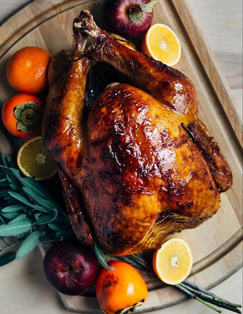 Maple Bourbon Glaze, Turkey Glaze Recipes, Glazed Turkey, Giblet Gravy, Herb Turkey, Bourbon Glaze, Turkey Brine, Turkey Glaze, Whole Turkey