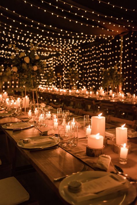 Valentine Day Aesthetic, Romantic Wedding Setting, Romantic Candlelight Dinner, Romantic Wedding Ideas, Candlelit Wedding, Candle Lit Wedding, Fairy Lights Wedding, Night Time Wedding, Wedding Reception Lighting