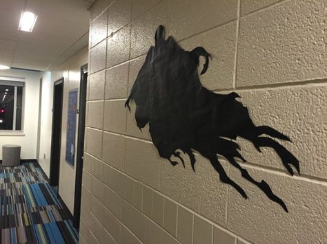 ". . . a Dementor . . ." | This Harry Potter-Inspired Residence Hall Is the… Spring Classroom Door Decorations, Harry Potter Dorm, Harry Potter Weekend, Harry Potter Display, Harry Potter Halloween Decorations, Spring Classroom Door, Classroom Door Decorations, Harry Potter Party Decorations, Harry Potter Theme Birthday