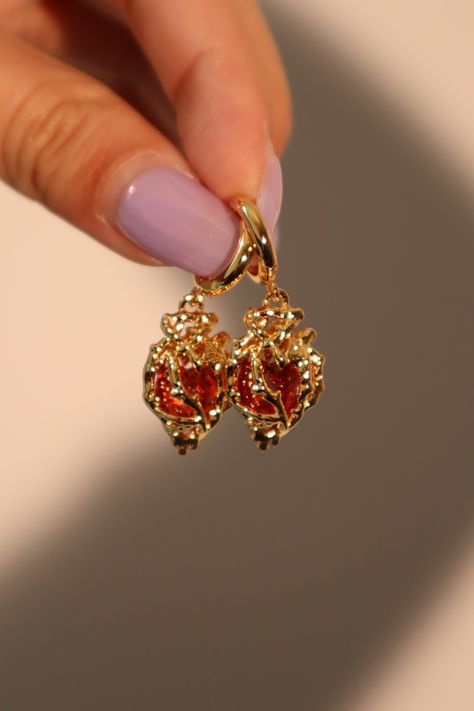 Red And Gold Wedding Jewelry, Red Crystal Earrings, Red And Gold Accessories, Gold Earrings Vintage, Cool Gold Earrings, Earring Outfit Ideas, Red And Gold Earrings, Gold And Red Jewelry, Gold And Red Earrings