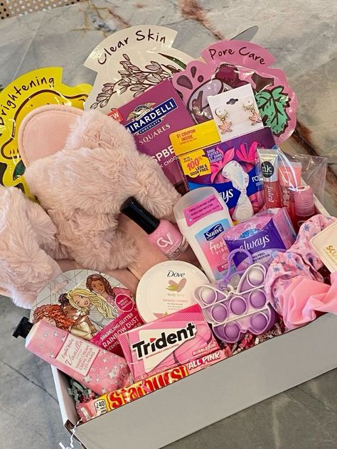 Period Box Ideas For Daughter, Period Gifts For Daughter, 1st Period Gift Basket, Period Box Ideas For Girlfriend, Period Kit For Daughter, Period Basket For Daughter, First Period Gift Ideas, Period Basket For Girlfriend, Period Gift Basket