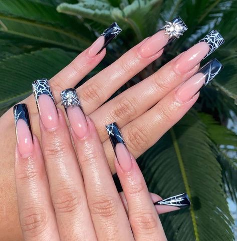 Black French Nails Halloween, Spooky Square Nails, Red Spider Web Nails, French Tip Spider Web Nails, Spiderweb French Tip Nails, Spider Web French Tip Nails, Rounded French Tip, Spider Web Nails Easy, Halloween French Tip