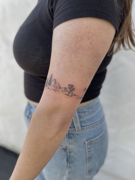 California landscape tattoo, california nature, mountain tattoo, nature tattoo, desert tattoo, detailed tattoo, dainty tattoo, fine line Travel Tattoos For Women, Small Travel Tattoos, Traveler Tattoos, Tattoo Detailed, Watercolor Bike, Moutain Tattoos, Small Nature Tattoo, Natur Tattoo Arm, Berg Tattoo