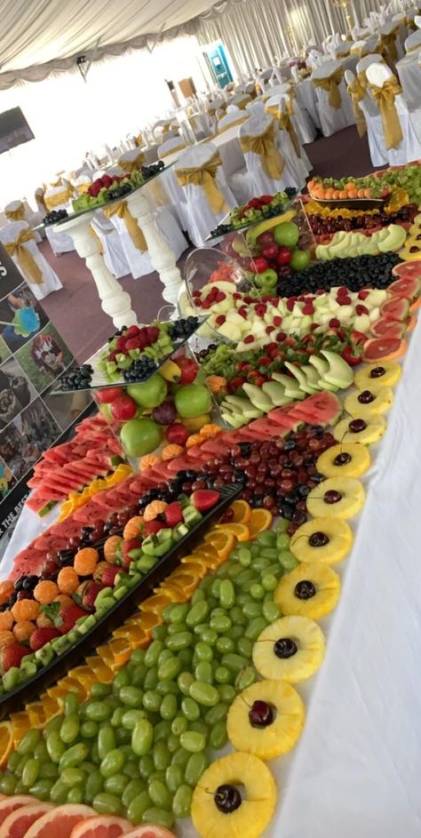 Fruit And Vegetable Display Ideas, Fruit On Ice Display, Vegetable Table Display, Fruit Table Set Up, Table Of Fruit, Fruit Bar At Wedding, Carved Fruit Display, Fruit Tables Ideas, Fruit Buffet Wedding