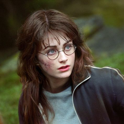 #harrietpotter #girlharry #femaleharry Harry Potter With Long Hair, Harry Potter Third Year, Female Harry Potter Fan Art, Harry Potter 3rd Year, Harry Potter Genderbend, Harry Potter Oc Girl, Harry Potter Lily, Lily Harry Potter, Harry Potter Female Characters