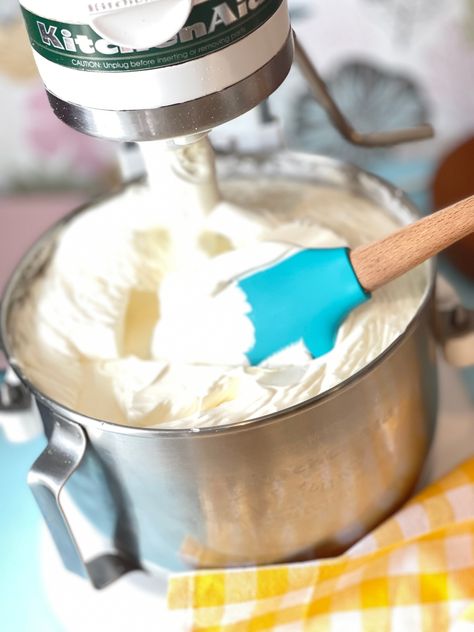 Happy Sugar Baking Land – exploring the world of sugar Crusting Buttercream Recipe, Royal Icing Buttercream, Crusting Buttercream, Royal Frosting, Sugar Free Frosting, Icing Buttercream, Buttercream Icing Recipe, Frosting Recipes Easy, Icing Frosting