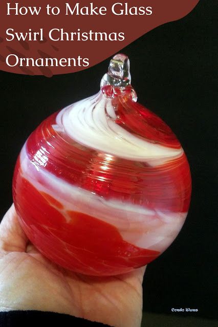 How to make glass Christmas ornaments tutorial Top Craft, Ornaments Crafts, Gingerbread Decor, Indoor Ideas, Frugal Christmas, Handmade Candy, Blown Glass Christmas Ornaments, Diy Ornaments, Christmas On A Budget