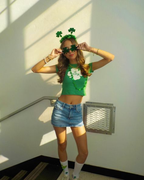 red head, spirit week, st pattys, what to wear on st patricks day, green outfits, grene school colors, College Day Party Outfit, Saint Patrick’s Day Outfit, St Patricks Day Outfits Women, St Patrick Day Outfit, Saint Pattys Day Outfit, St Patricks Day Outfits, St Patricks Outfit, St Pattys Day Outfit, Week Outfits