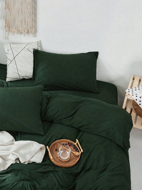 Green Sheets Bedroom, Dark Green Duvet Cover, Dark Green Bed Sheets, Dark Green Bed Set, Forest Green Bedroom Aesthetic, Dark Green Sheets, Dark Green Bedspread, Dark Green Duvet, Green Beds