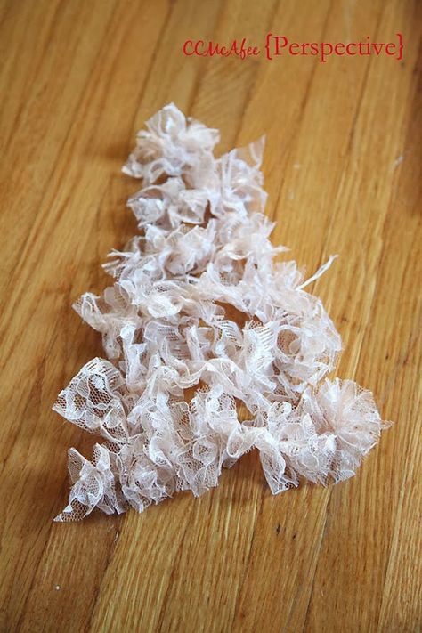 Lace Christmas Tree - CCMcAfee {Perspective} - Sugar Bee Crafts Lace Garland Christmas Tree, Lace Christmas Tree, Lace Garland, Garland Christmas Tree, Crochet Travel, Lace Trees, Thread Up, Garland Christmas, Christmas Tree Shirt