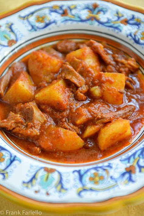 Tripe Stew, Tripe Recipes, Beef Tripe, Potato Stew, Dried Peppers, Using A Pressure Cooker, Stewed Potatoes, Italian Recipes Authentic, Portuguese Recipes