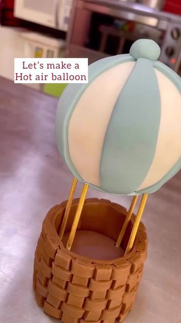 Hot Air Balloon Topper, How To Make Fondant Balloons, Fondant Hot Air Balloon Tutorial, Hot Air Balloon Cake Ideas, Hot Air Balloon Cupcakes, Hotairballoon Diy, Hotairballoon Cake, Fondant Hot Air Balloon, Hot Air Balloon Birthday Cake