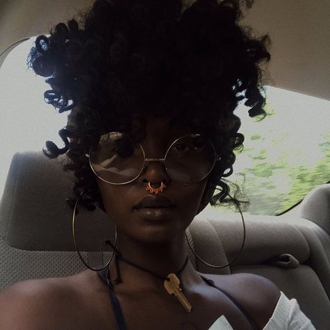 Hair Afro, Photographie Portrait Inspiration, Beautiful Shorts, Hair Reference, Short Natural Hair Styles, Attractive People, Aesthetic Hair, Juno, Black Is Beautiful