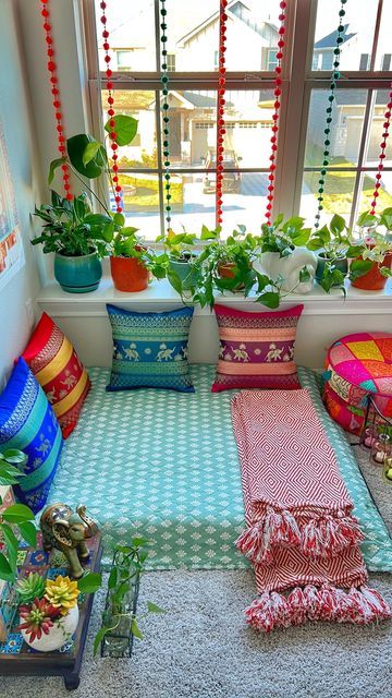 Floor Seating Living Room, Turkish Home Decor, Turkish Home, Indian Room, Colorful Room Decor, Indian Room Decor, Indian Bedroom Decor, Sweet House, Colourful Living Room Decor