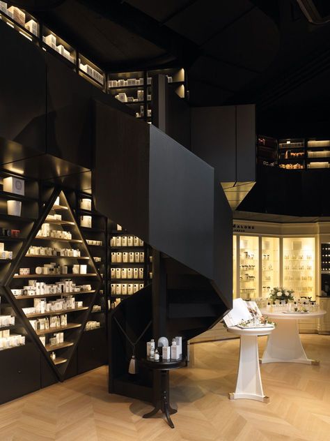 Perfume shop Senteurs d'Ailleurs in Brussels, Belgium. Black staircase. Victoria’s Secret Fashion Show, Black Staircase, Jewelry Store Design, Perfume Display, Perfume Shop, Spatial Design, Perfume Store, Shop Window Design, Cosmetic Shop