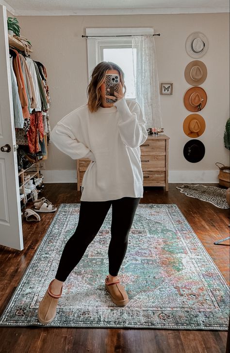 Everyday Casual Outfits At Home, Relaxed Everyday Outfit, Easy Neutral Outfits, Easy Comfy Fall Outfits, Cute Mom Outfits Comfy Casual Spring, Saturday Morning Outfit Casual, Lazy Weekend Outfit, Comfy Winter Work Outfits, Healthcare Outfits Women