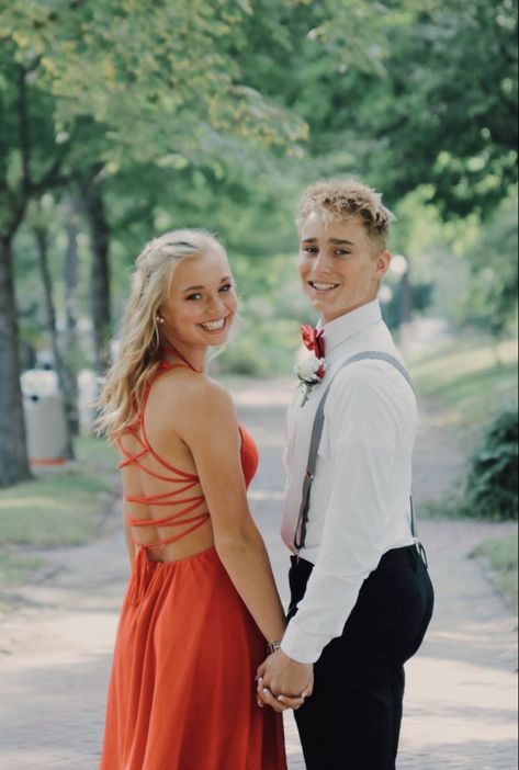 Homecoming Pictures With Parents, Formal Dance Couple Poses, Cute Prom Pictures With Date, Winter Ball Picture Ideas, Winter Dance Pictures, Cute Couple Poses For Prom, Winter Formal Photoshoot Ideas, Homecoming Poses With Friends Boys, Formal Dance Pictures Couples