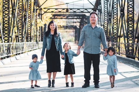 Black And Jeans Family Pictures, Denim And Black Family Pictures, Ctrl Photoshoot, Jean Family Pictures Outfit, Black And Denim Family Pictures, Family Denim Photo Shoot, Family Photos Denim, Denim Photoshoot Family, Denim Family Pictures Outfits