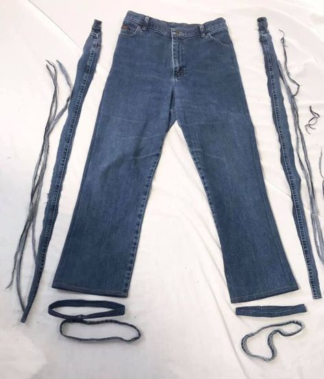 How To Resize Jeans, Resizing Jeans, Make Jeans Bigger, Fit Jeans Diy, How To Make Jeans, Altering Jeans, Clothing Alterations, Clothes Swap, Sewing Alterations