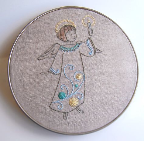 Angel Embroidery Patterns, Holiday Embroidery Patterns, Embroidery Angel, Angel Embroidery, Embroidery Beginner, Freebies Pattern, Holiday Angel, Holiday Embroidery, Beginner Embroidery