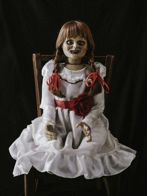 The Conjuring 2 Annabelle Doll Haunted Horror Dummy Puppet Annabelle Horror, Horror Villians, Annabelle Doll, Halloween Costumes 2022, Scary Witch, Cute Halloween Makeup, Scary Movie Characters, Round Of Applause, Halloween Is Coming