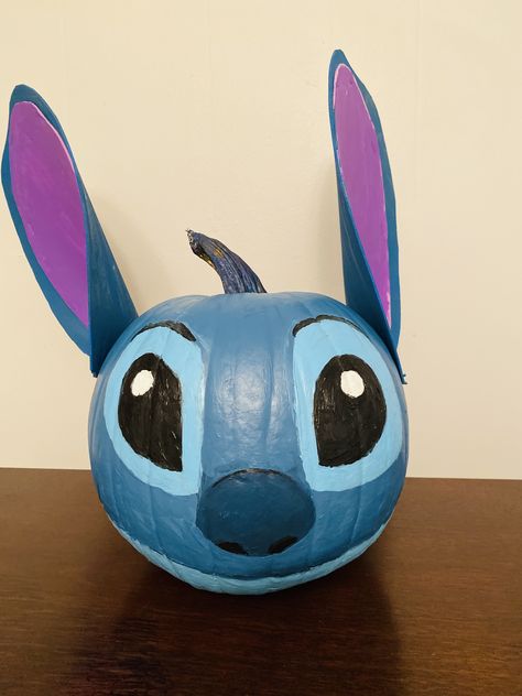 Disney’s Lilo & Stitch painted pumpkin Stitch Painted Pumpkin, Labu Halloween, Disney Pumpkin Painting, Story Book Pumpkin, Halloween Pumpkin Crafts, Creative Pumpkin Painting, Creative Pumpkin Decorating, Character Pumpkins, Pumpkin Decorating Contest