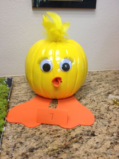 Tweety bird pumpkin 2014 www.drsperbeck.com pumpkin contest Tweety Bird Pumpkin Painting, Chicken Pumpkin Painting, Tweety Bird Pumpkin, Bird Pumpkin Carving, Duck Pumpkin, Bird Pumpkin, Pumpkins Decorated, Creative Pumpkin Decorating, Character Pumpkins