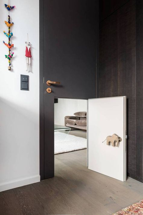 Steal the look: A mini door within a door - this has got to be the cutest idea ever for a kids room! Mommo Design, Big Doors, Open Door, Bedroom Doors, Kids Interior, Kids Corner, Interior Door, Kid Spaces, Childrens Bedrooms