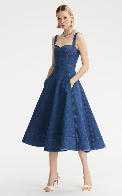 Honeymoon Wear, Denim Inspiration, Denim Ideas, Love Jeans, Sweetheart Neck, Primavera Estate, Moda Operandi, Denim Fashion, Pretty Dresses