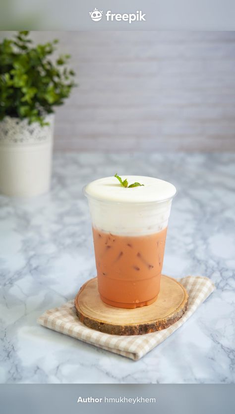 Thai Tea Photography, Thai Tea Cup, Milk Tea Photography, Resep Makanan Beku, Cheese Tea, Green Tea Cream, Green Tea Smoothie, Thai Milk Tea, Grass Jelly