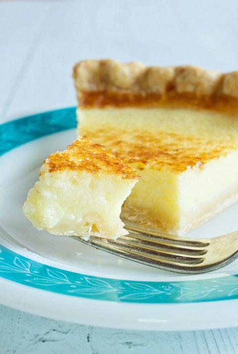 Southern Buttermilk Pie - My Country Table My Country Table Recipes, Amish Custard, Simple Pies, Lemon Sponge Pie, Cottage Cheese Pie, Honeybun Cake, Southern Buttermilk Pie, Fall Yummies, Buttermilk Pie Recipe