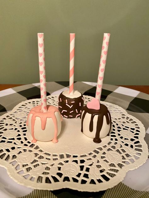 Fake Marshmallows, Faux Marshmallows, Candy Decorations Diy, Marshmallow Crafts, Cookie Deserts, Fake Candy, Fake Bakes, Faux Food, Tier Tray Decor