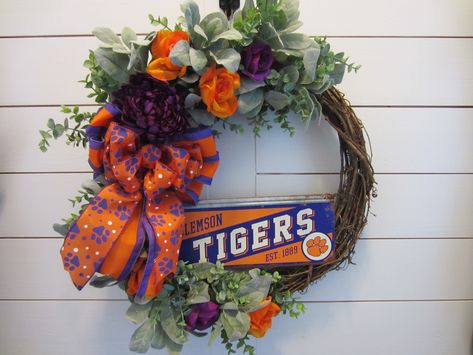 No one will wonder which team you are loyal to with one of these Clemson Tigers wreaths adorning your door. Show your team spirit! Clemson Wreath, Clemson Tiger Paw, Blue Hydrangea Wreath, Sports Wreath, Orange Wreath, Sports Wreaths, Fun Wreath, Grapevine Wreaths, Beach Wreath