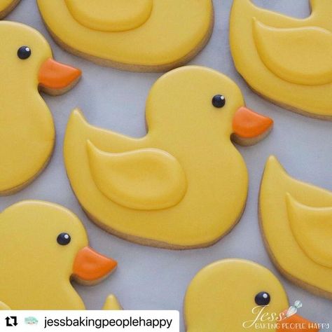 Duck Royal Icing Cookies, Rubber Ducky Cookies, Rubber Duck Cookies Decorated, Rubber Duck Cookies, Duckie Birthday Party, Duck Decorated Cookies, Rubber Ducky Baby Shower Ideas, Duck Birthday Theme, Duck Baby Shower Theme