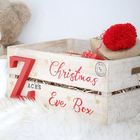 Unique Christmas Eve Crate Design - Besides presents, these can work exceptionally well as holiday d�écor. You can even find some stunning homemade Christmas boxes that shows off more creativity. Check out the list of our favorite DIY boxes to get inspired in time for the holiday. Diy Christmas Eve Box, Diy Christmas Box, Christmas Eve Crate, Wooden Christmas Eve Box, Xmas Eve Boxes, Cricut Inspiration, Christmas Boxes, Christmas Collage, Marshmallow Pops