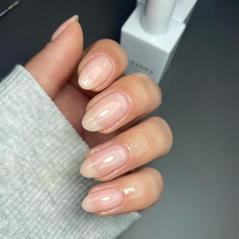 Clear Coat Gel Nails, Natural Nails Clear Polish, Clear Gel Polish On Natural Nails, Clear Hard Gel Nails, Clear Manicure Natural, Clear Biab Nails, Glossify Nails, Clear Polish Nails, Clear Nails Short