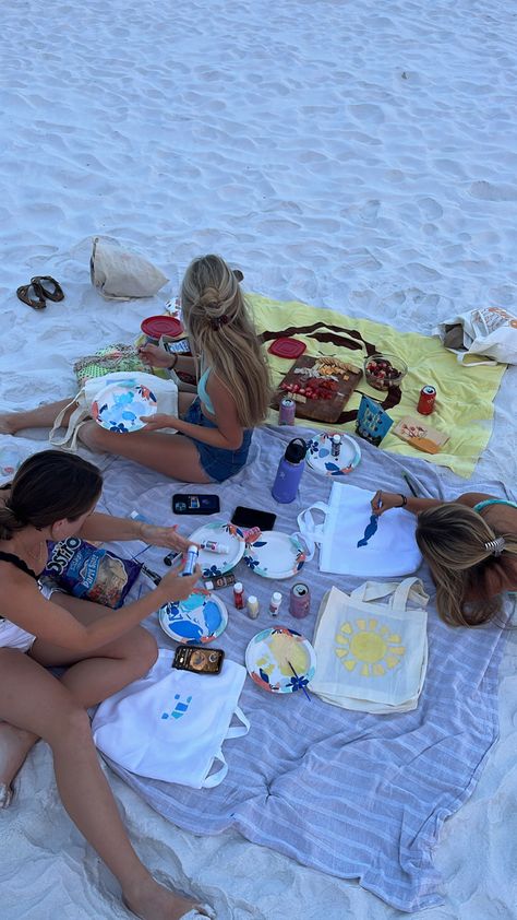 Aesthetic Beach Activities, Fun Vacation Activities, Painting On The Beach Date, Beach Day With Friends Aesthetic, Beach Activity Ideas, Beach Activities Aesthetic, Beach Day Aesthetic Friends, Summer Aesthetic Activities, Beach Activities For Adults