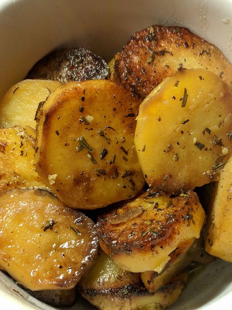 These potatoes are golden brown on the outside and creamy on the inside and just melt in your mouth. They have a wonderful, deep flavor from the chicken broth that just adds to their richness. Of c… Potatoes With Chicken Broth, Oven Potato Recipes, Boiled Potatoes Recipe, Chicken Broth Recipes, Chicken Stock Recipe, Best Baked Potato, Chicken Shawarma Recipe, Potatoes In Oven, Oven Roasted Potatoes