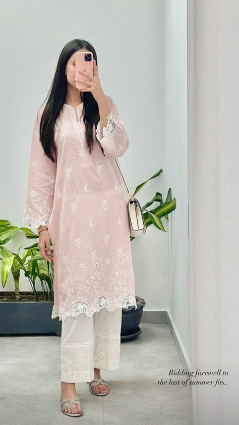 Simple Dress Casual, Desi Dress, Trendy Outfits Indian, Simple Kurta Designs, Pakistani Fashion Casual, Traditional Indian Dress, Casual Indian Fashion, Pakistani Dresses Casual, Pakistani Fancy Dresses