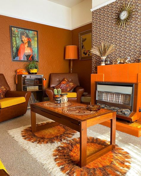 Living Room Designs 70s, Retro Living Room 1970s Vintage, 70s Retro Aesthetic Living Room, 60s Living Room Vintage, 1970s Interior Design Living Rooms, 60s Interior Design 1960s Living Rooms, Retro Living Room Ideas 1970s 70s Decor, 70s Vintage Living Room, 70’s Couch